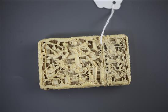 A Chinese export ivory card case, 19th century, 9.5cm